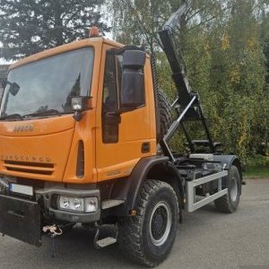 foto 4x4 hakowiec 13.5t Iveco komunal