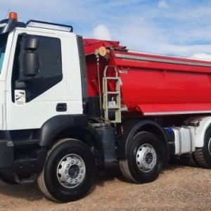 foto 8x4 dumper wana Eur6 nowe opony Iveco AD340T plandeka automat wywrotka